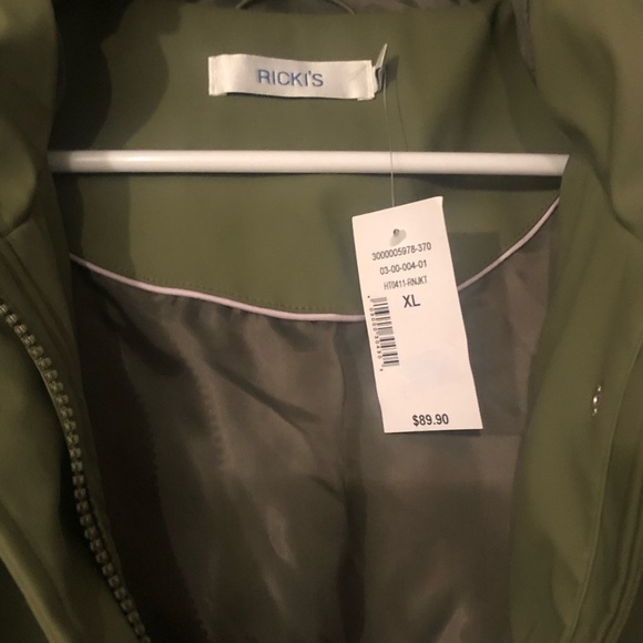 Womens Hooded Rain Jacket, size XL - Picture 6 of 8